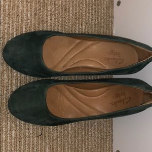 Green/blue suede heels